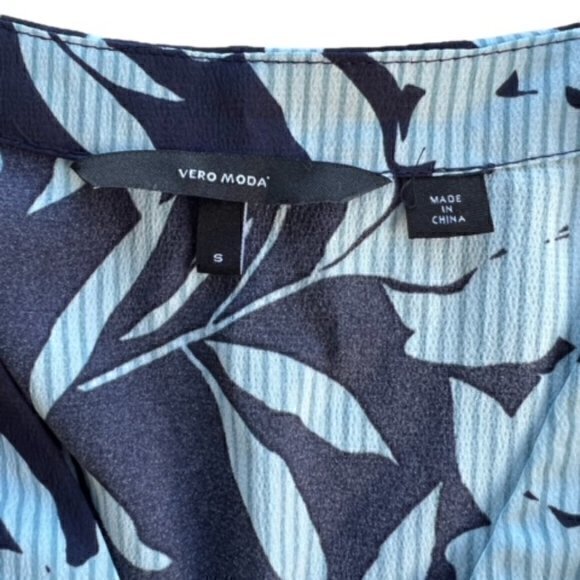 SALE!! 2 for $15 Vero Moda Floral Long Sleeve Top Small Pin Stripe Blue - Picture 4 of 11